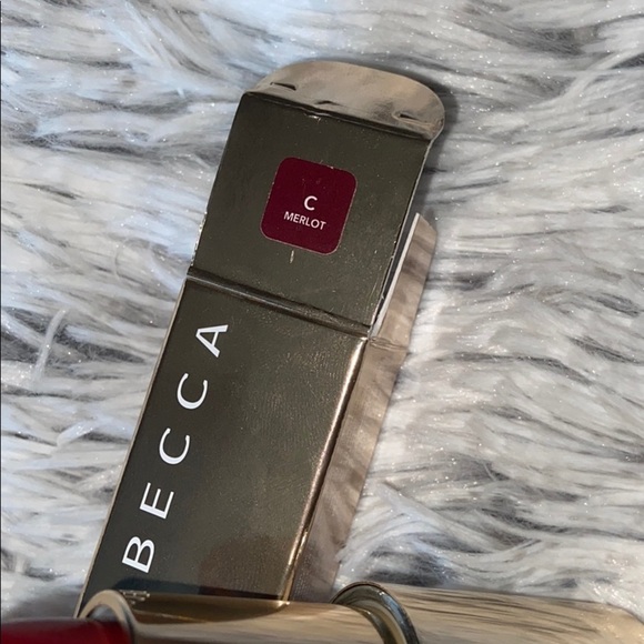BECCA Ultimate love Lipstick- Merlot - Picture 3 of 7
